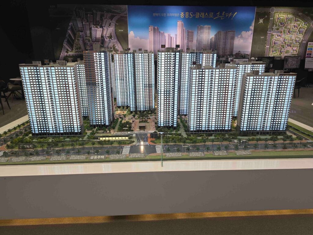 1,980세대 대단지의 규모를 한눈에 볼 수 있는 중흥S-클래스 전체 단지 모형도